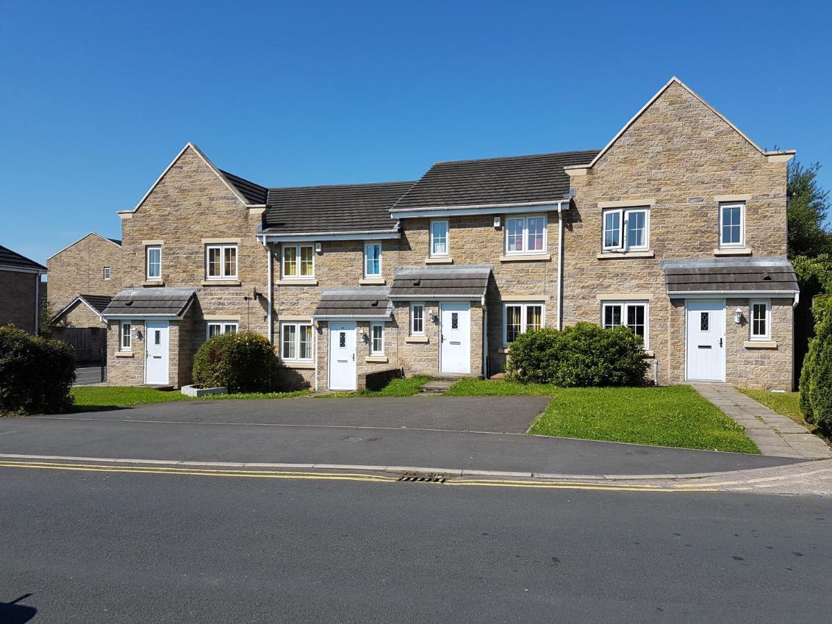 Clariturf - 4 Bedroom Semi - Private Parking Near Turf Moor, Town Centre, Transport And Motorway Links Next To Canal, 3 Parks And Lake - Sky And Netflix Burnley Exterior foto